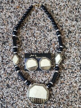 Vintage Jewels By Stanlee Necklace And Earrings